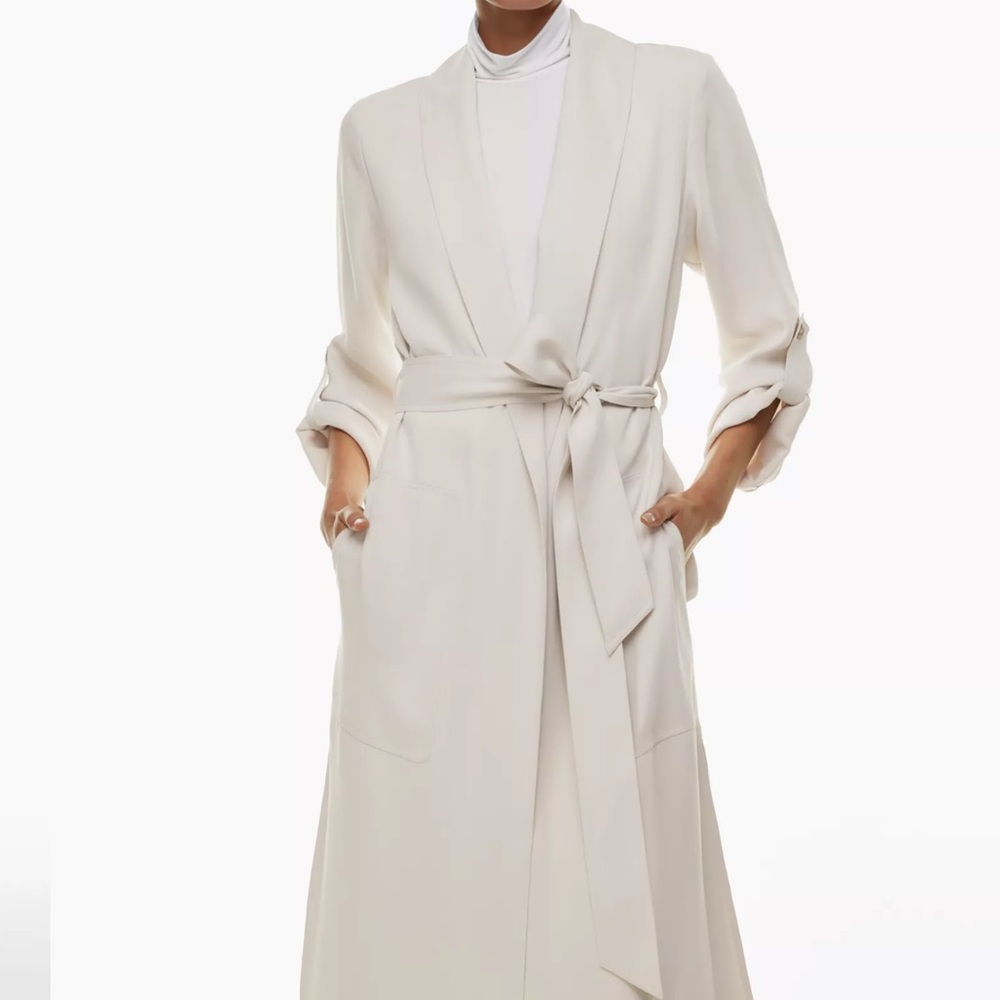 Aritzia | Babaton Kahlo Robe Matte Pearl | size xs